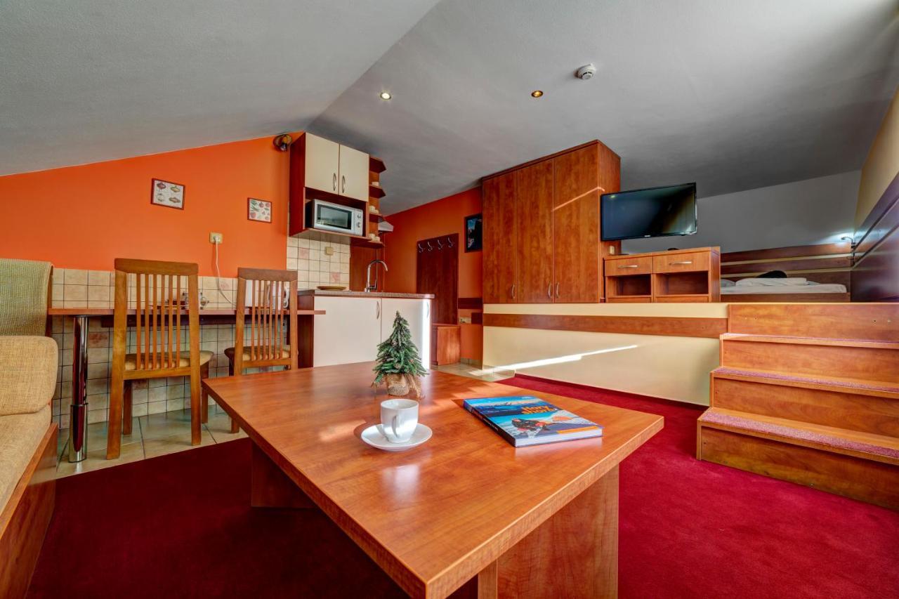 Apartmanovy Dom Slniecko Žiar Exteriör bild