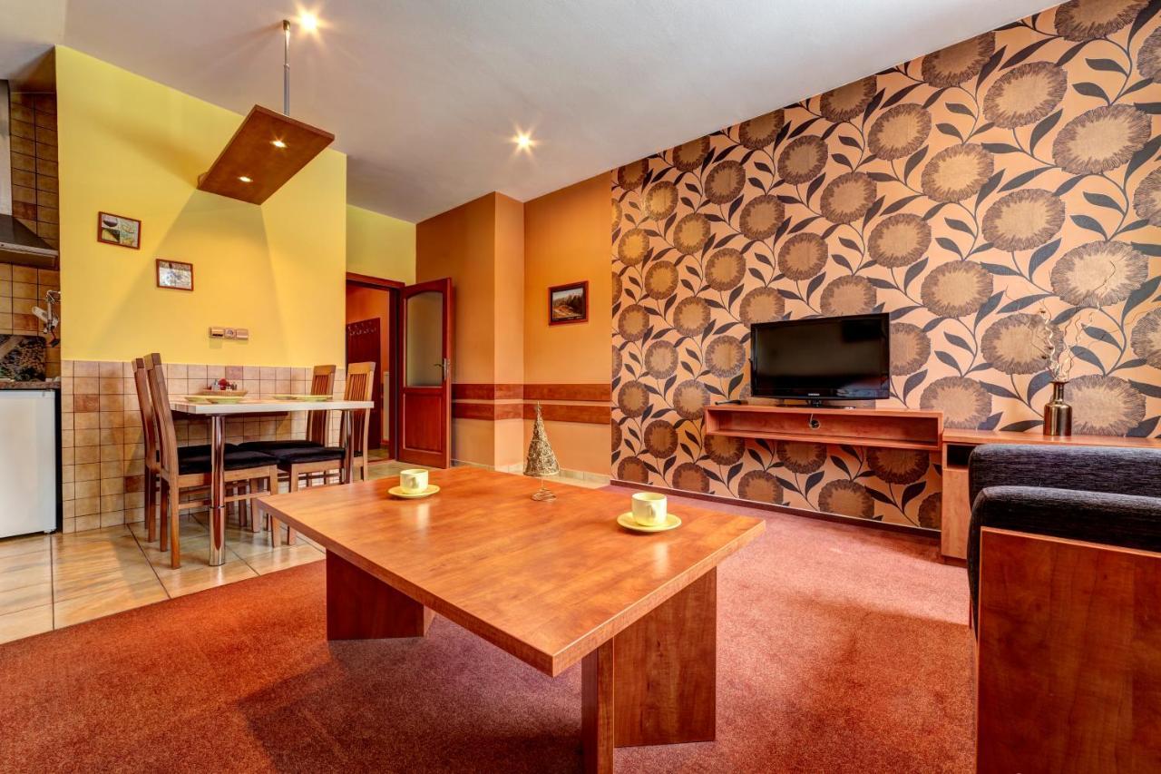 Apartmanovy Dom Slniecko Žiar Exteriör bild