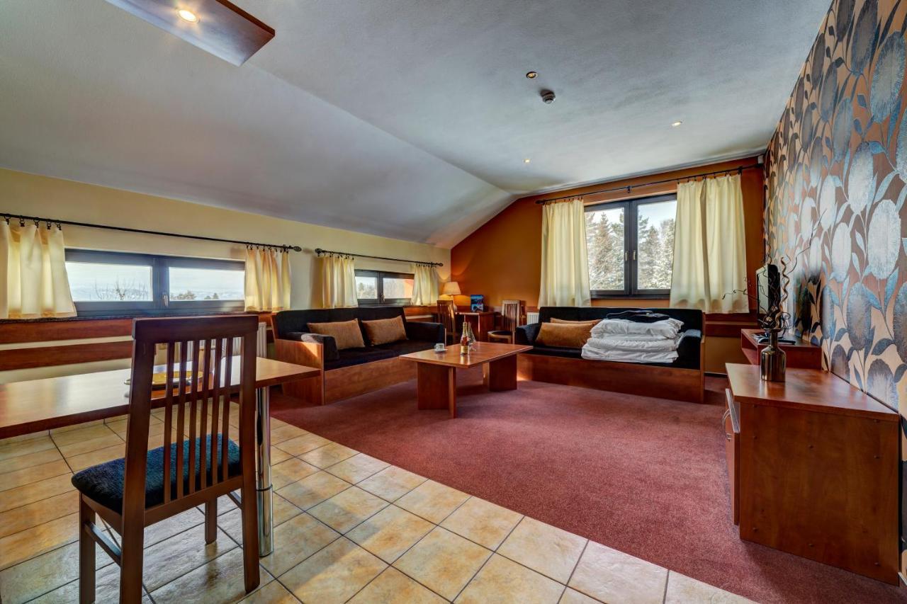 Apartmanovy Dom Slniecko Žiar Exteriör bild