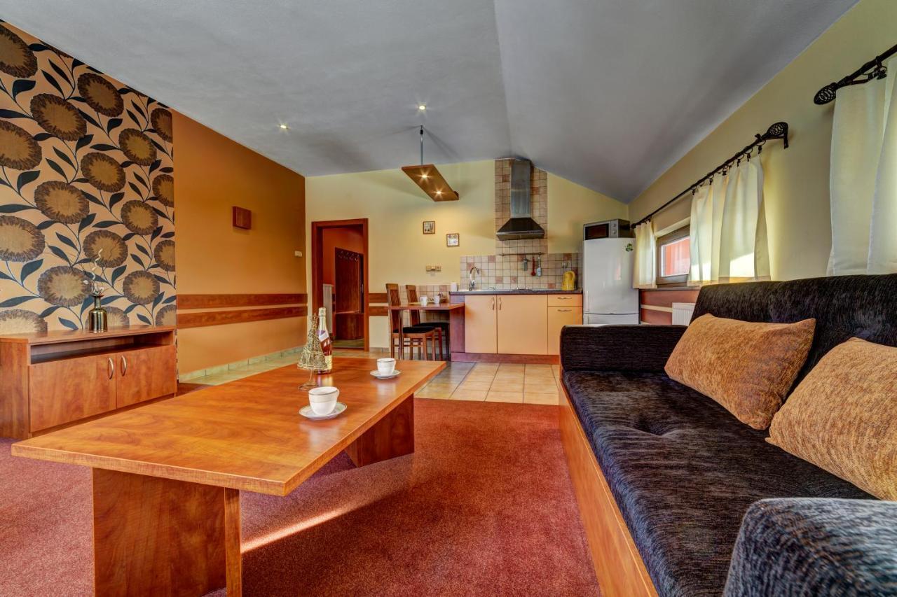 Apartmanovy Dom Slniecko Žiar Exteriör bild