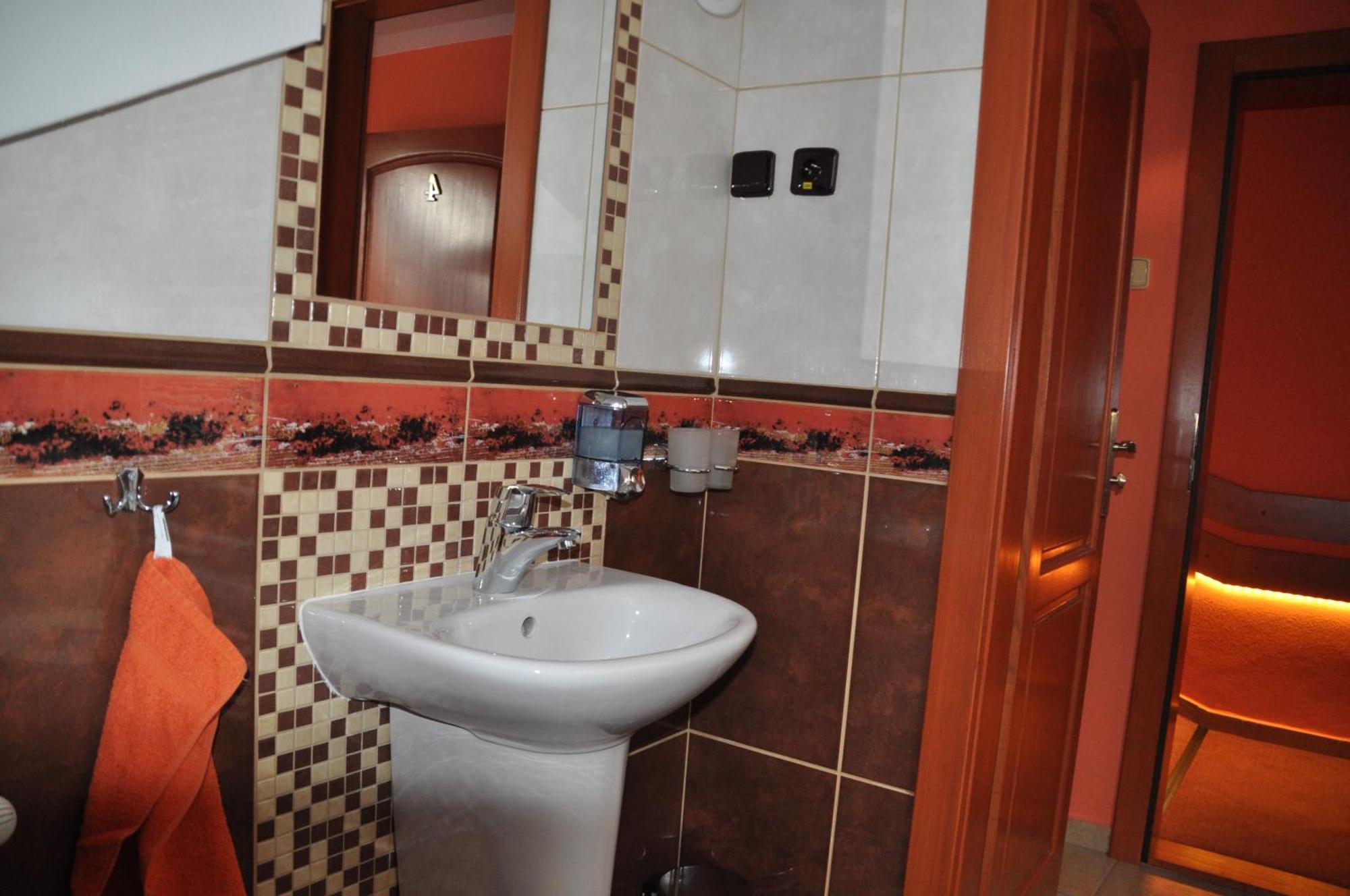 Apartmanovy Dom Slniecko Žiar Rum bild